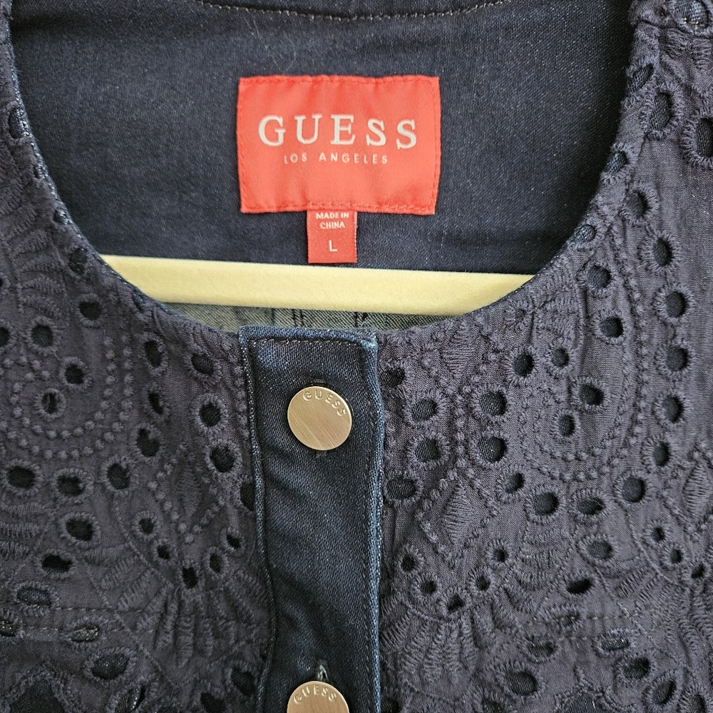 Guess Cropped Denim Jacket With Eyelet Detail, Large - Picture 5 of 9